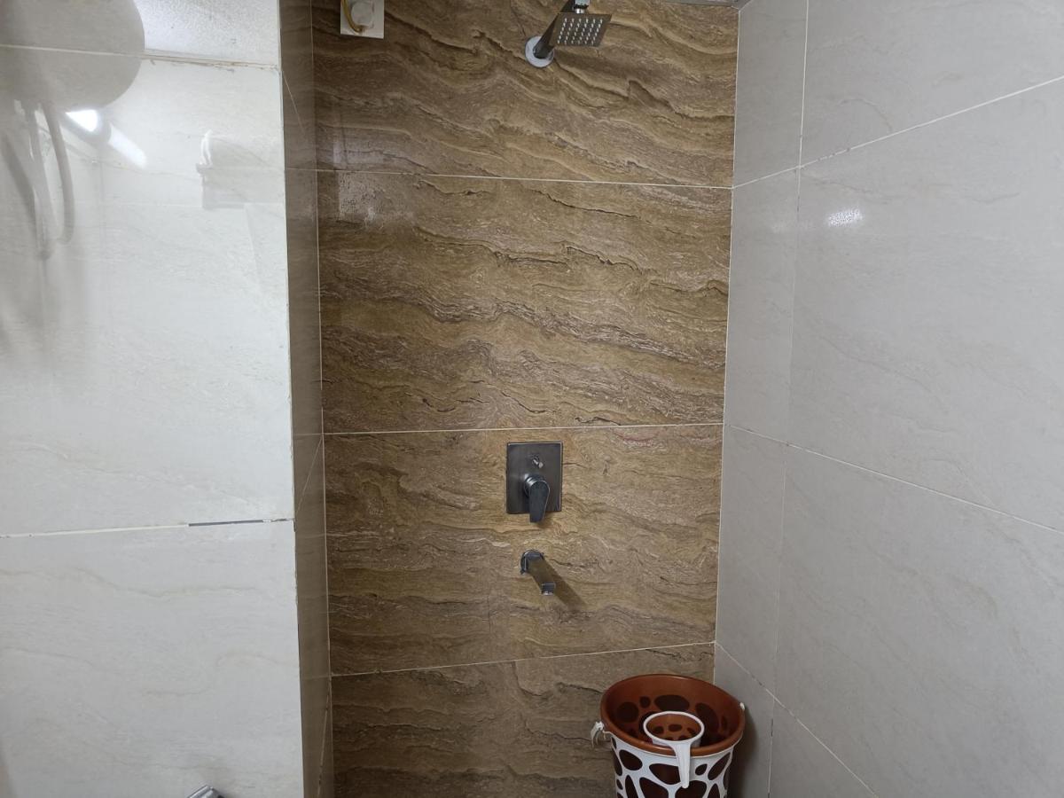 The Dwelling Paradise Hotel Greater Noida Buitenkant foto