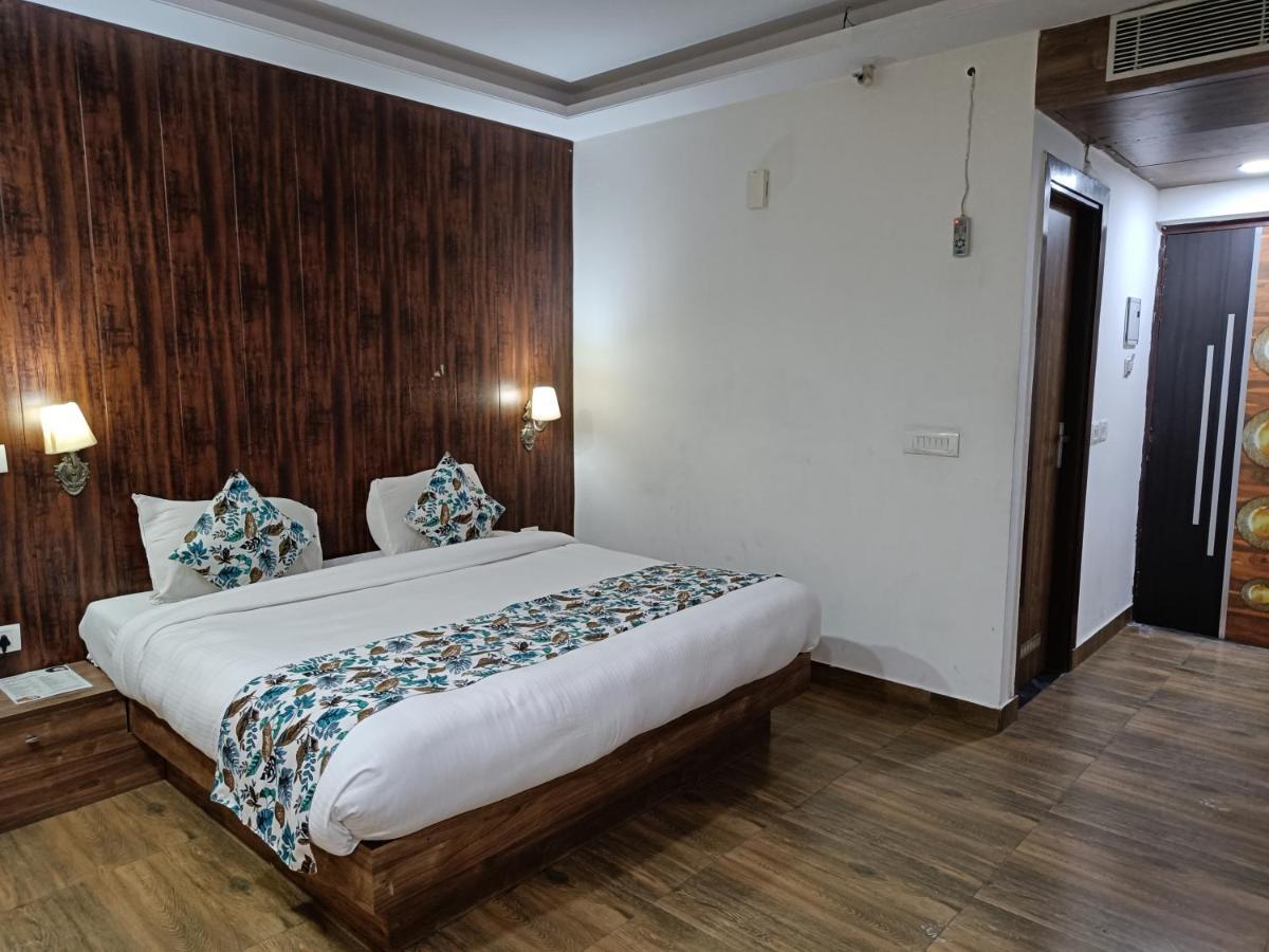 The Dwelling Paradise Hotel Greater Noida Buitenkant foto