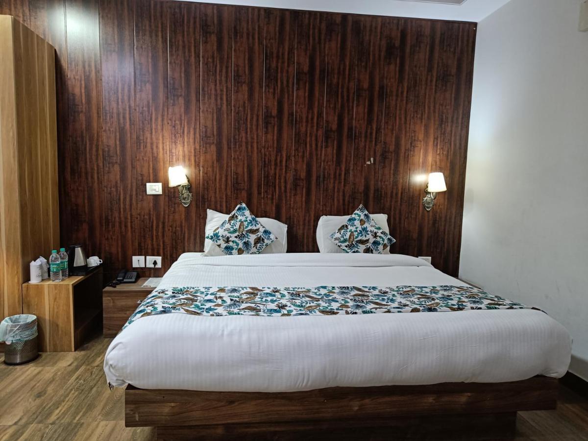 The Dwelling Paradise Hotel Greater Noida Buitenkant foto
