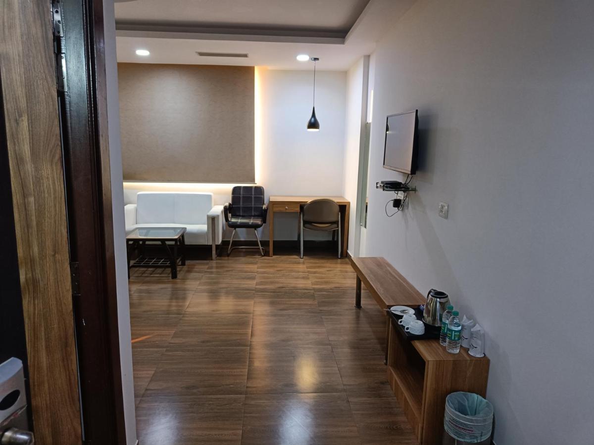 The Dwelling Paradise Hotel Greater Noida Buitenkant foto