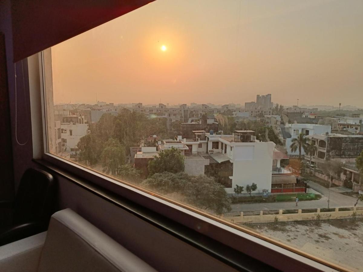The Dwelling Paradise Hotel Greater Noida Buitenkant foto