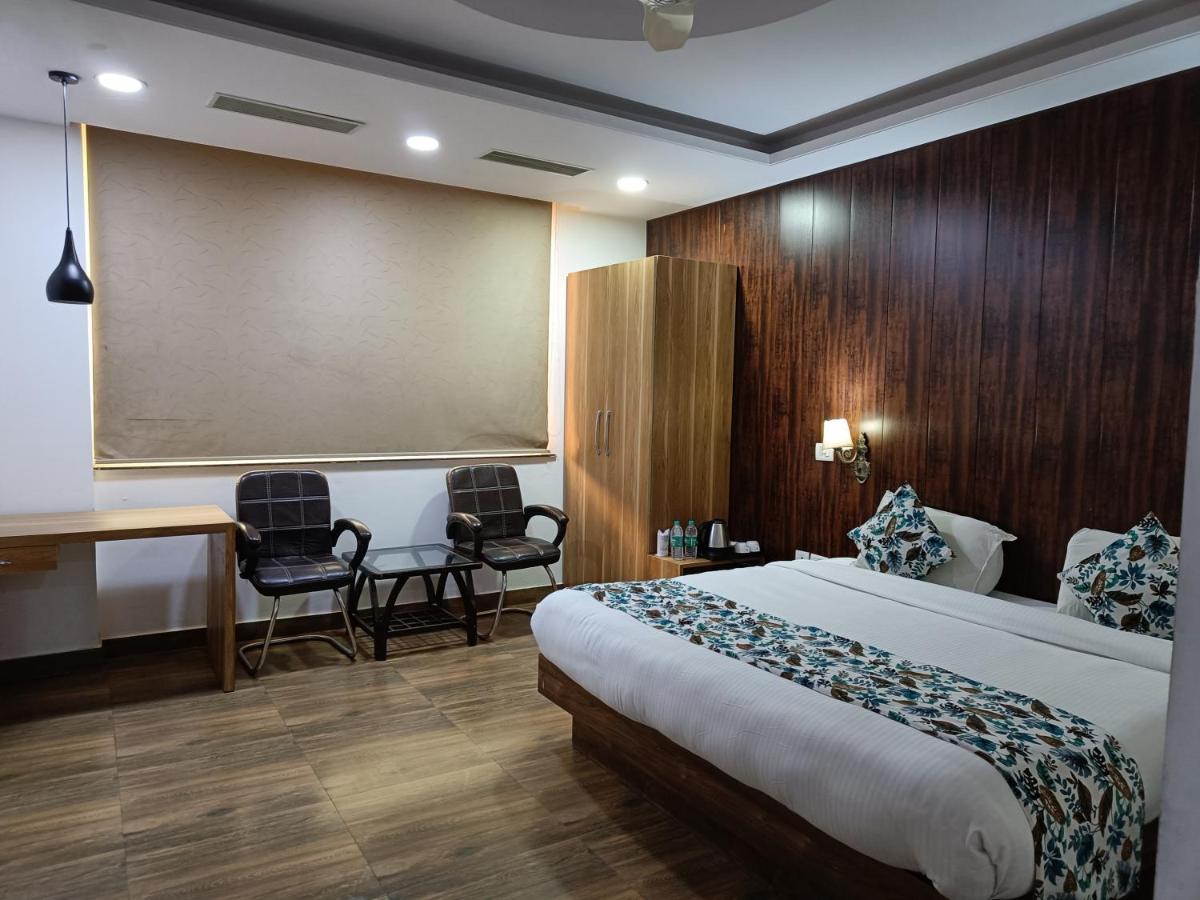 The Dwelling Paradise Hotel Greater Noida Buitenkant foto