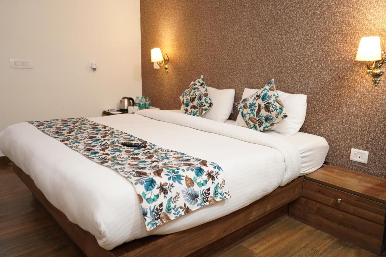 The Dwelling Paradise Hotel Greater Noida Buitenkant foto
